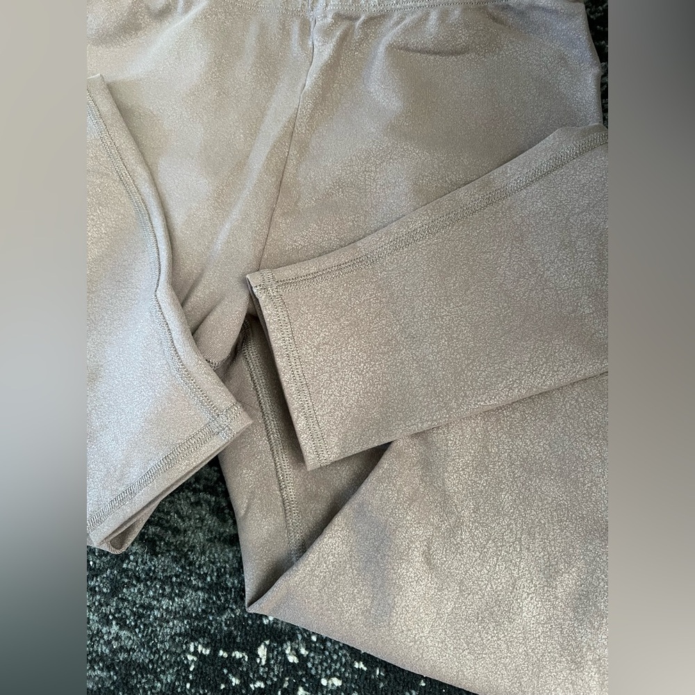 ALO Yoga Shimmering Tan Activewear Set - Picture 13 of 16